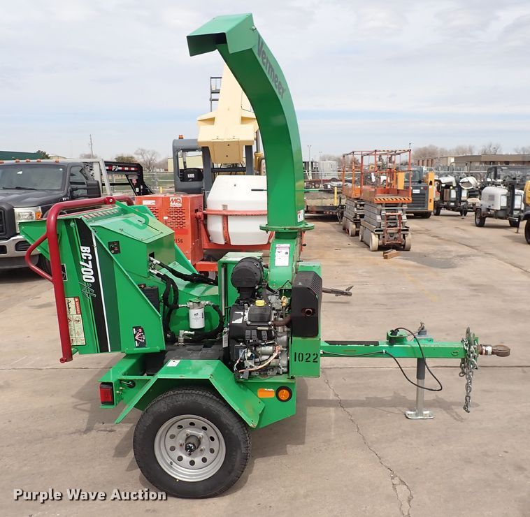 image for item HR9799 2016 Vermeer BC700XL  wood chipper