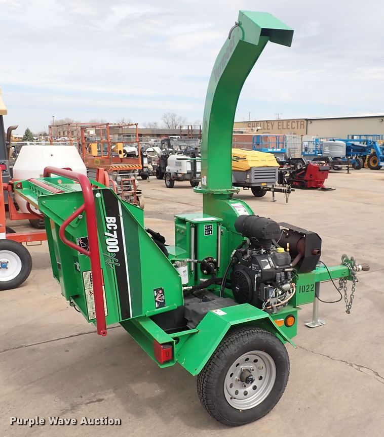 image for item HR9799 2016 Vermeer BC700XL  wood chipper