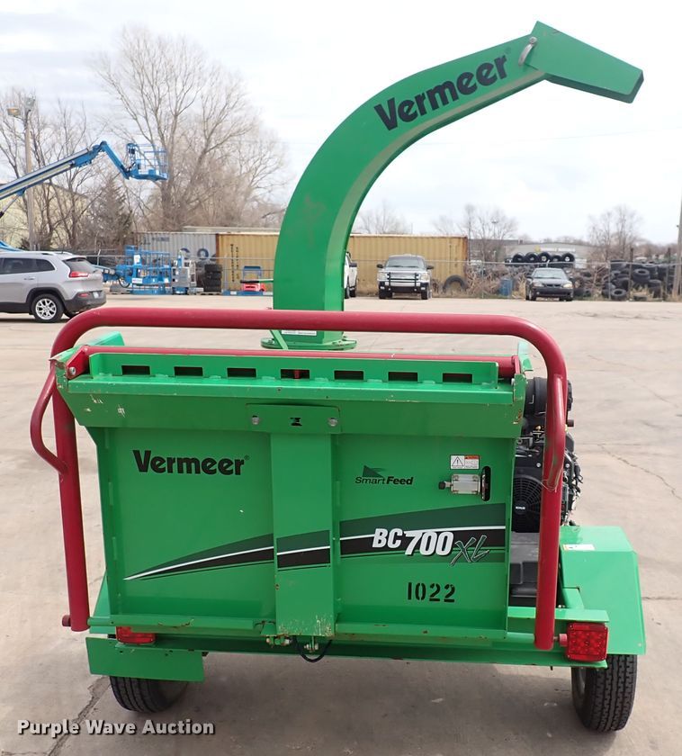 image for item HR9799 2016 Vermeer BC700XL  wood chipper