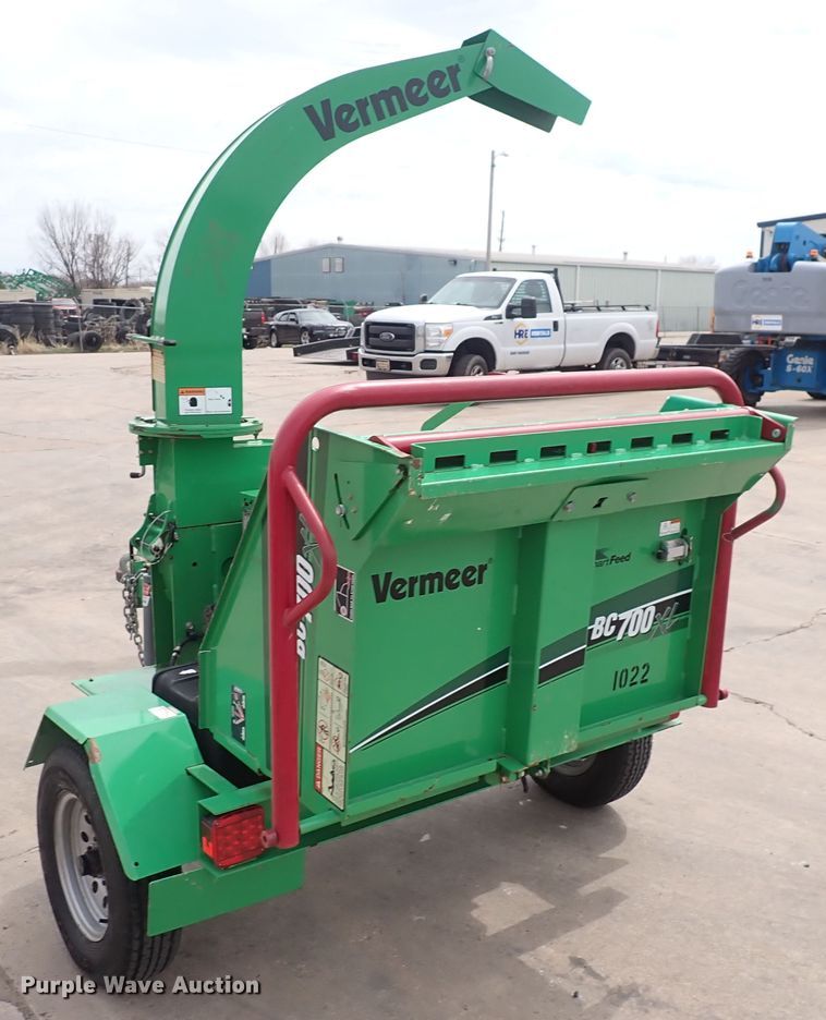 image for item HR9799 2016 Vermeer BC700XL  wood chipper