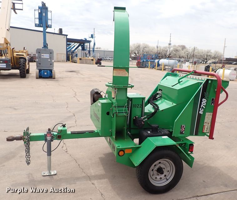image for item HR9799 2016 Vermeer BC700XL  wood chipper