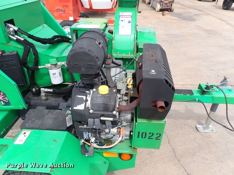 image for item HR9799 2016 Vermeer BC700XL  wood chipper