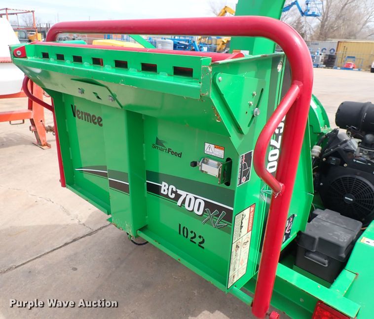 image for item HR9799 2016 Vermeer BC700XL  wood chipper