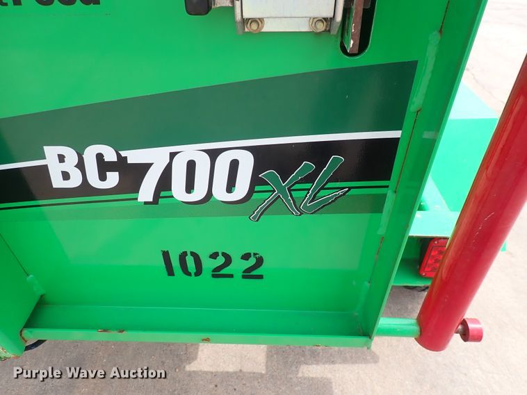 image for item HR9799 2016 Vermeer BC700XL  wood chipper