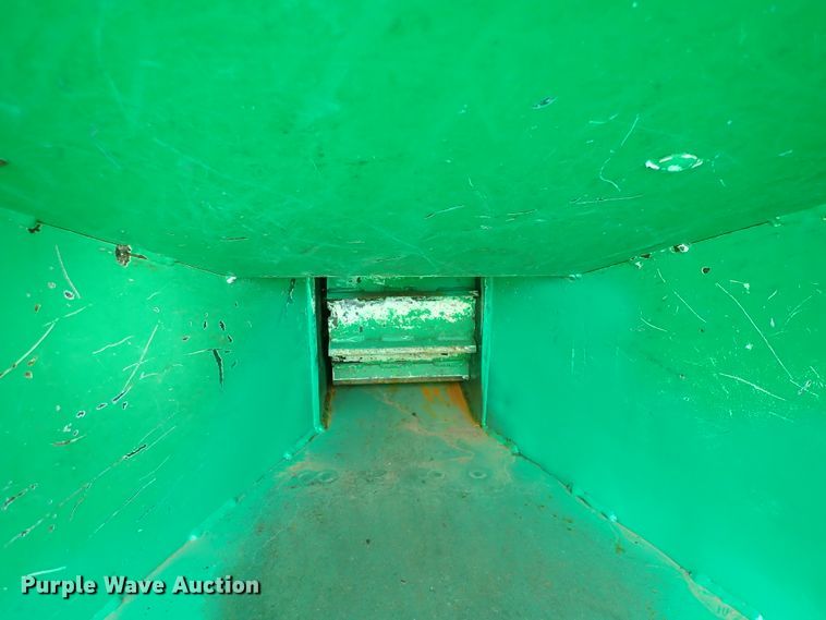 image for item HR9799 2016 Vermeer BC700XL  wood chipper