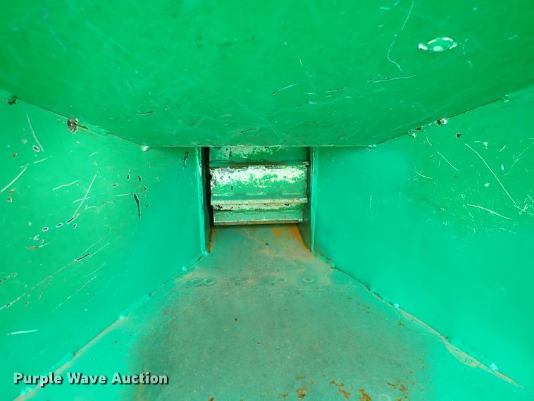 image for item HR9799 2016 Vermeer BC700XL  wood chipper