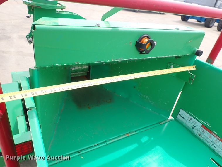 image for item HR9799 2016 Vermeer BC700XL  wood chipper