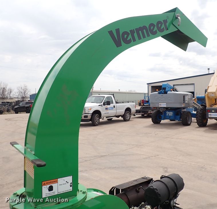 image for item HR9799 2016 Vermeer BC700XL  wood chipper