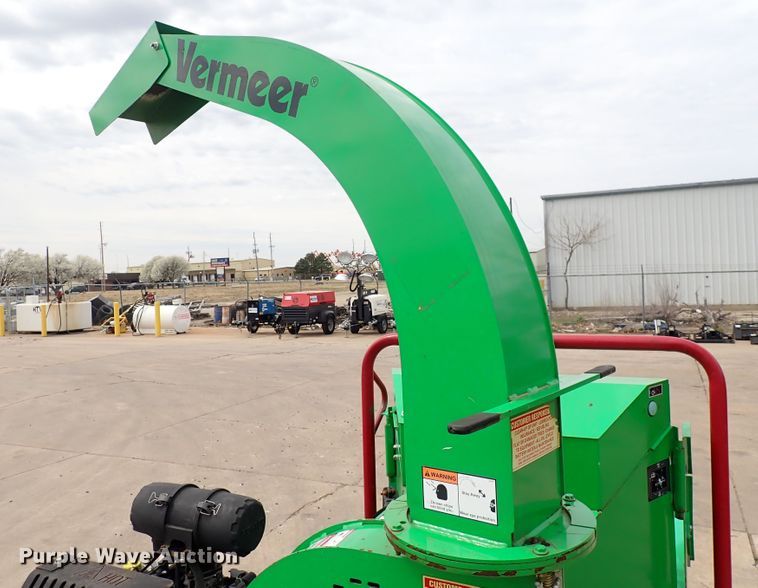 image for item HR9799 2016 Vermeer BC700XL  wood chipper