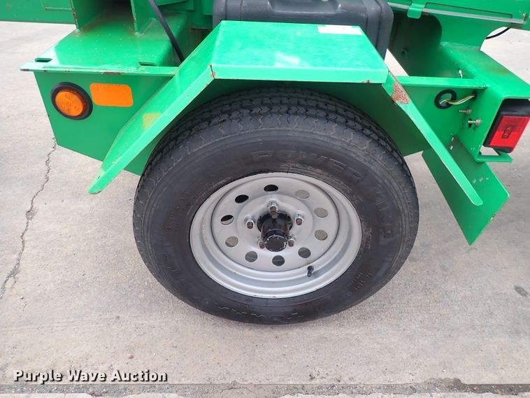 image for item HR9799 2016 Vermeer BC700XL  wood chipper