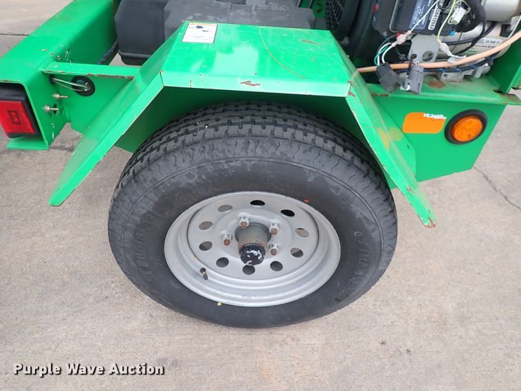 image for item HR9799 2016 Vermeer BC700XL  wood chipper