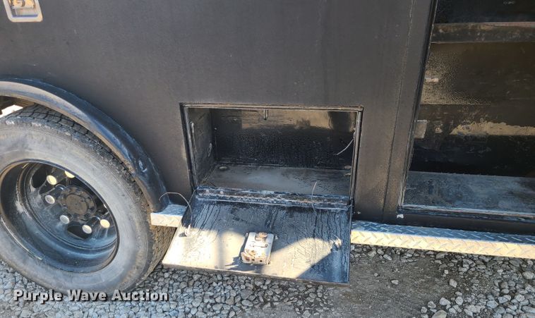 image for item IF9446 2004 International 4300  flatbed truck