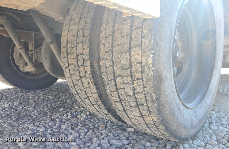 image for item IF9446 2004 International 4300  flatbed truck