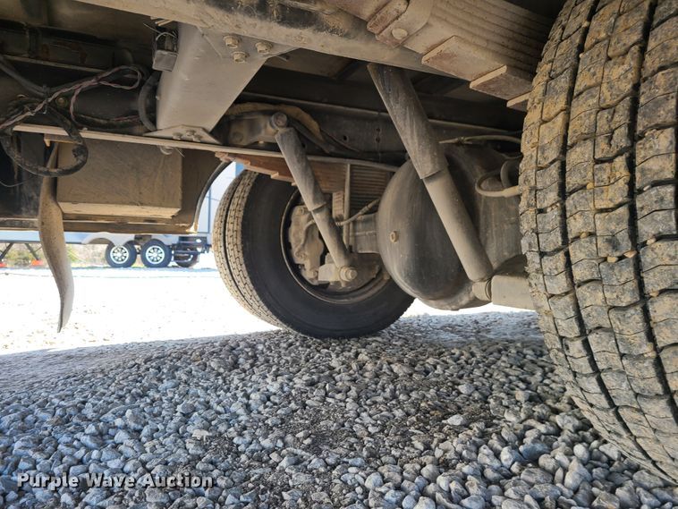 image for item IF9446 2004 International 4300  flatbed truck