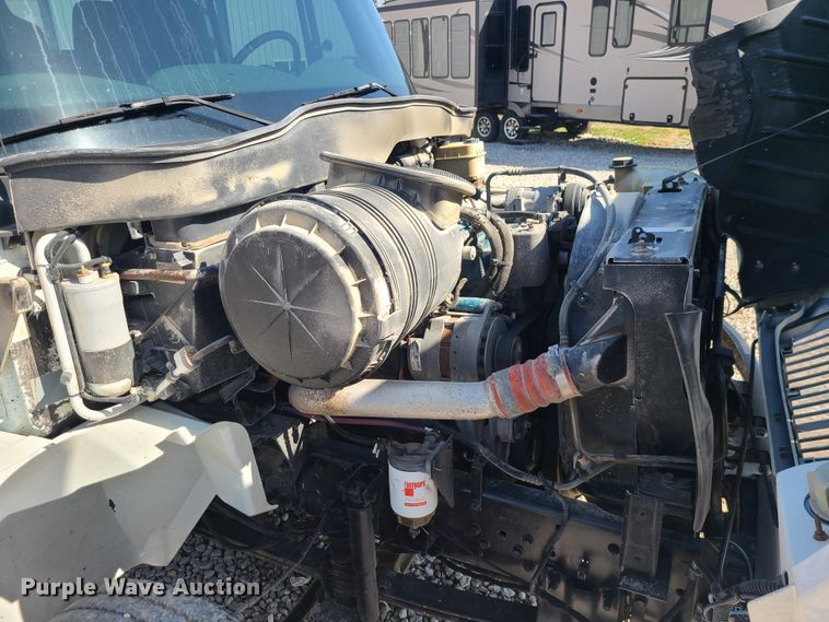 image for item IF9446 2004 International 4300  flatbed truck