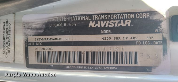 image for item IF9446 2004 International 4300  flatbed truck