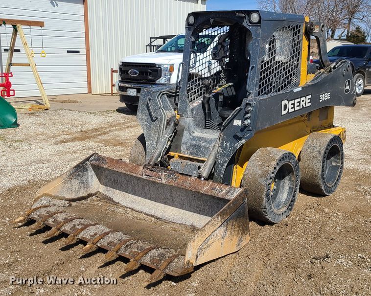 image for item IF9470 2014 John Deere 318E  skid steer loader