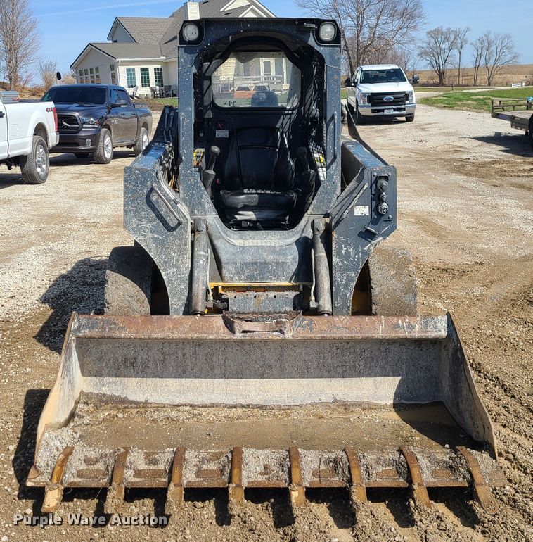 image for item IF9470 2014 John Deere 318E  skid steer loader