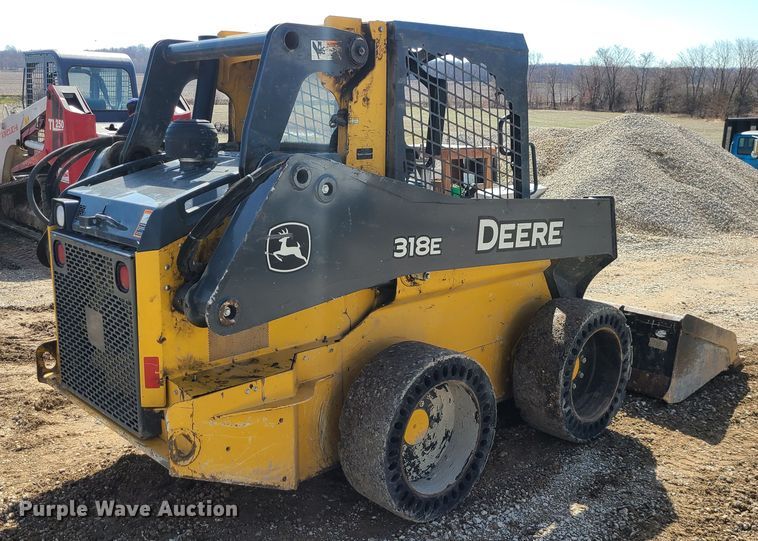image for item IF9470 2014 John Deere 318E  skid steer loader