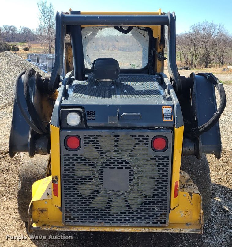 image for item IF9470 2014 John Deere 318E  skid steer loader