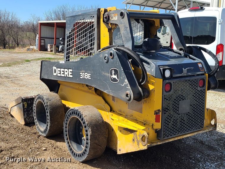 image for item IF9470 2014 John Deere 318E  skid steer loader