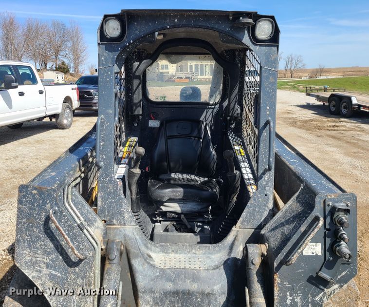 image for item IF9470 2014 John Deere 318E  skid steer loader