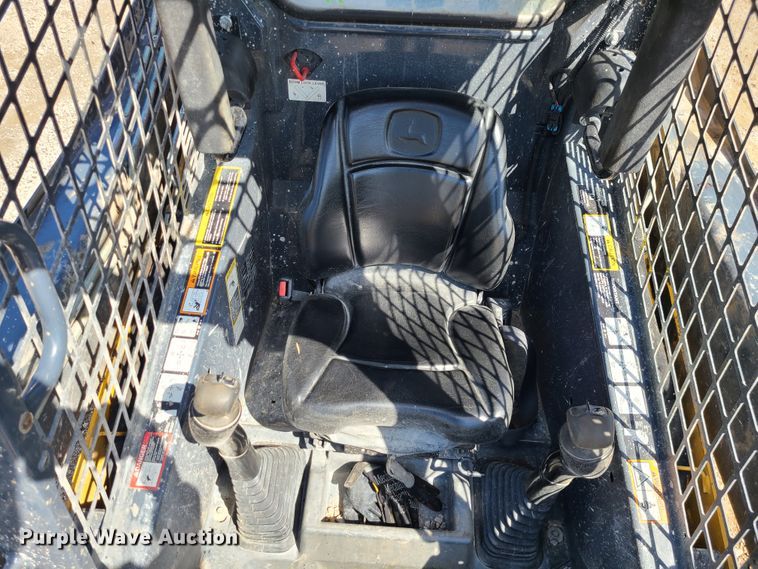 image for item IF9470 2014 John Deere 318E  skid steer loader