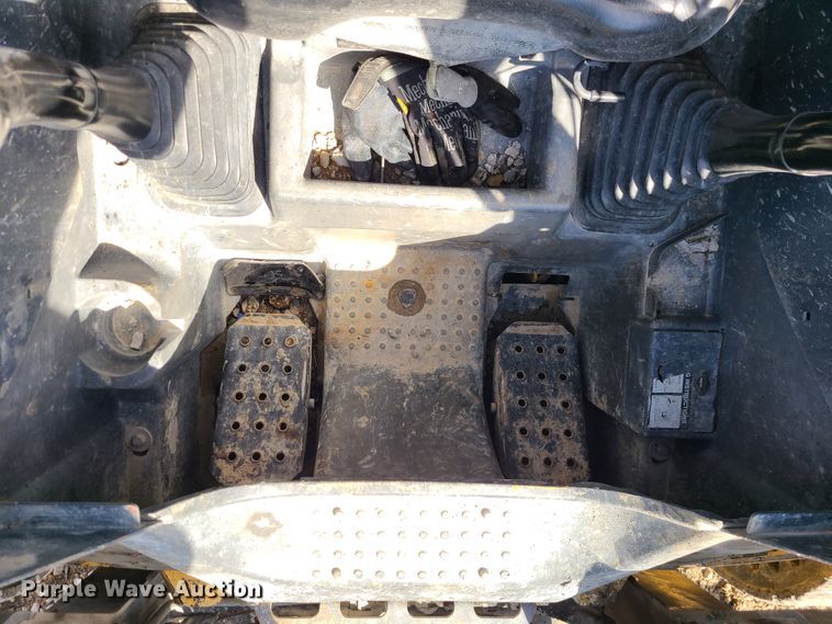 image for item IF9470 2014 John Deere 318E  skid steer loader