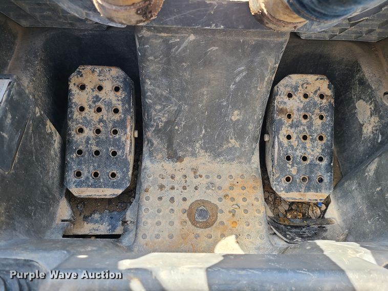 image for item IF9470 2014 John Deere 318E  skid steer loader