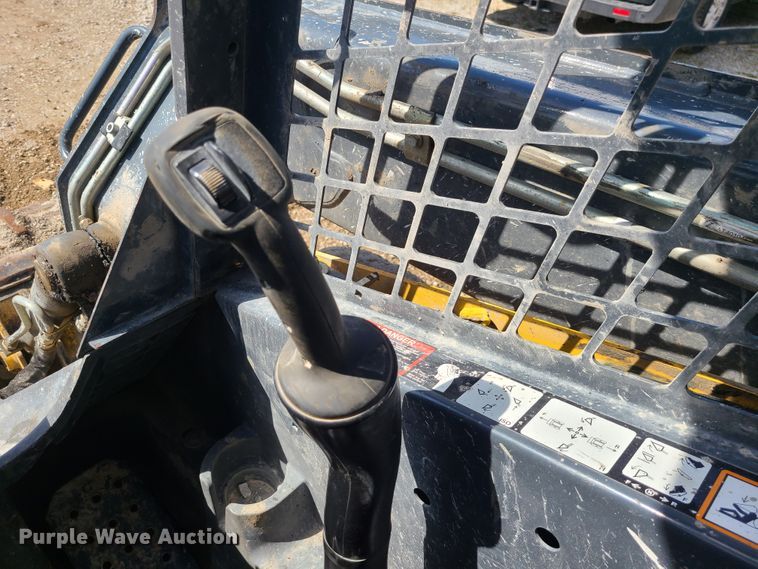 image for item IF9470 2014 John Deere 318E  skid steer loader