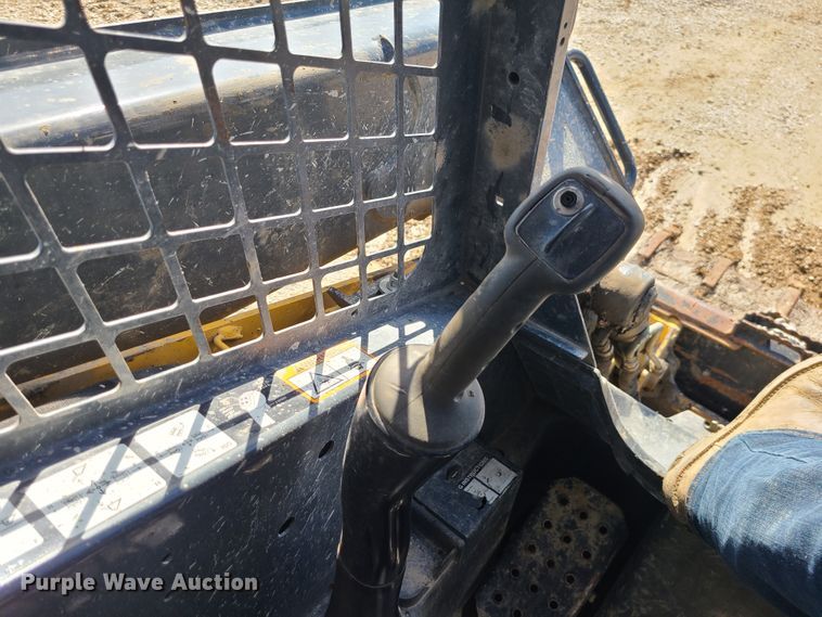 image for item IF9470 2014 John Deere 318E  skid steer loader