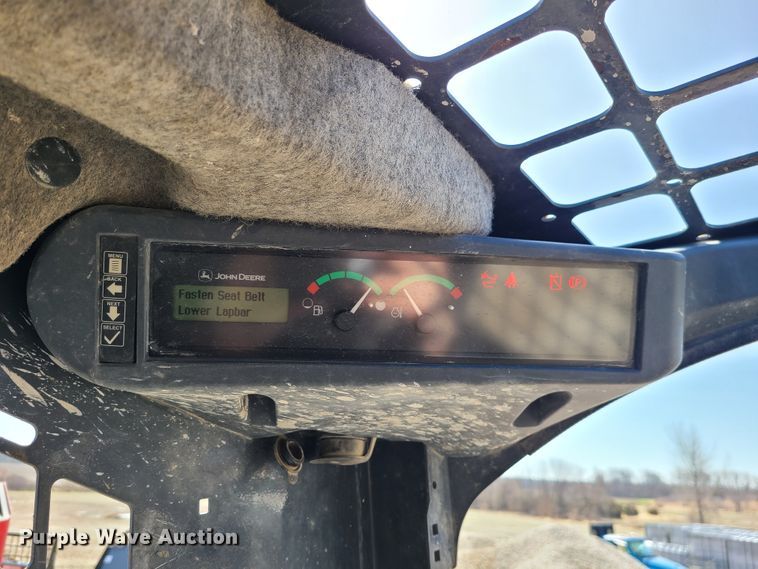 image for item IF9470 2014 John Deere 318E  skid steer loader