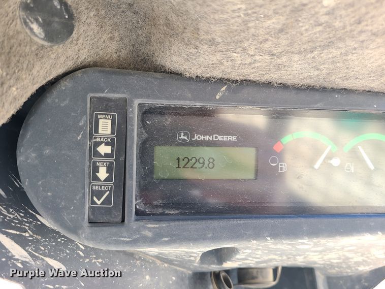 image for item IF9470 2014 John Deere 318E  skid steer loader