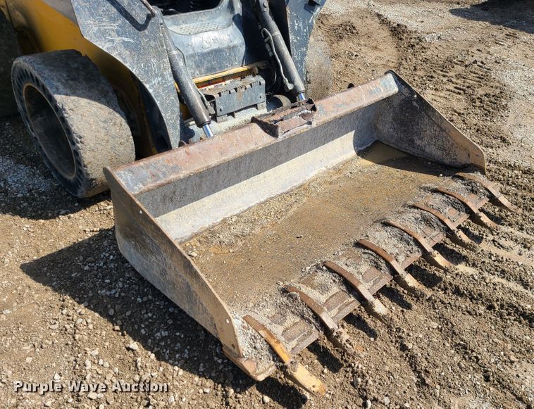 image for item IF9470 2014 John Deere 318E  skid steer loader