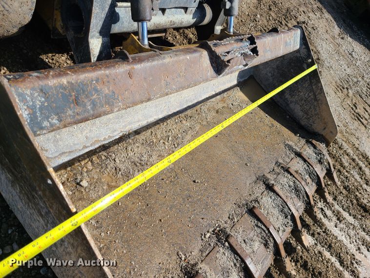 image for item IF9470 2014 John Deere 318E  skid steer loader