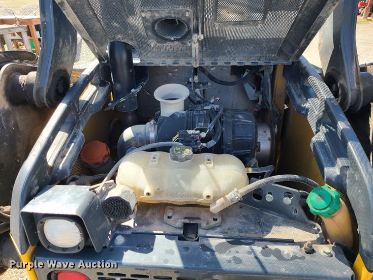 image for item IF9470 2014 John Deere 318E  skid steer loader