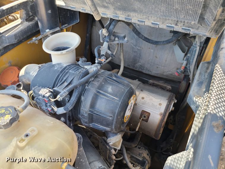 image for item IF9470 2014 John Deere 318E  skid steer loader