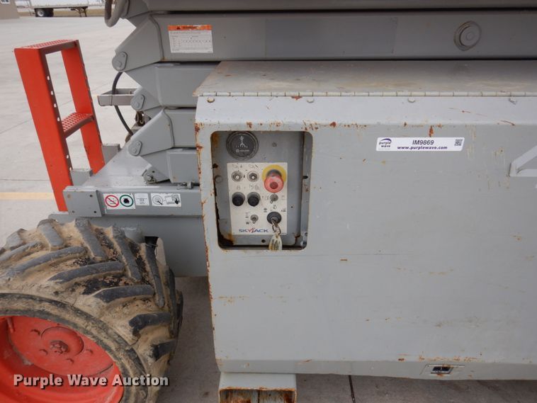 image for item IM9869 Sky Jack SJ6832RT  scissor lift