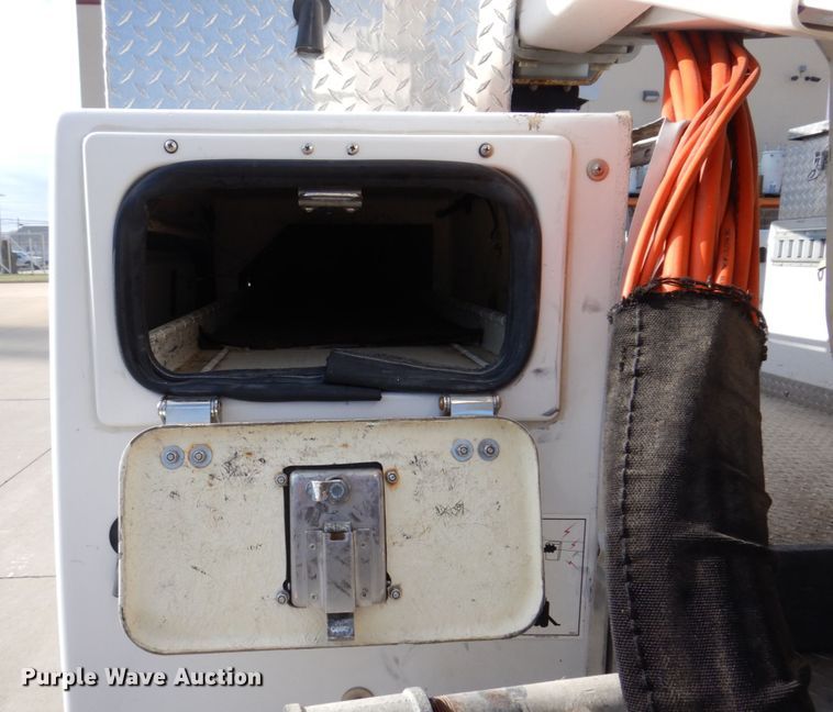 image for item IM9875 2016 Ford F550 Super Duty XL  bucket truck