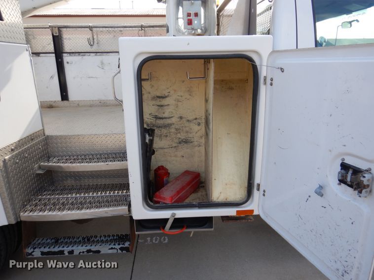 image for item IM9875 2016 Ford F550 Super Duty XL  bucket truck