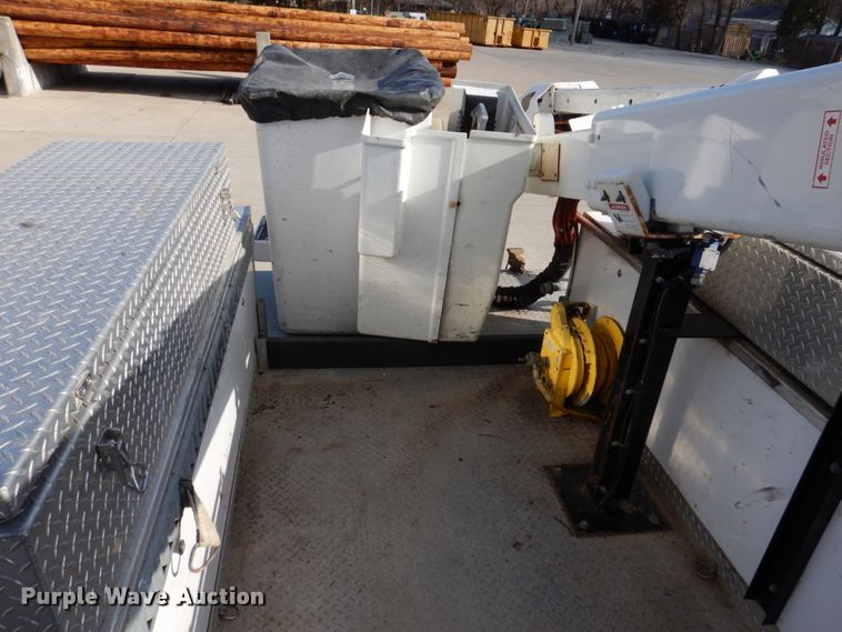 image for item IM9875 2016 Ford F550 Super Duty XL  bucket truck