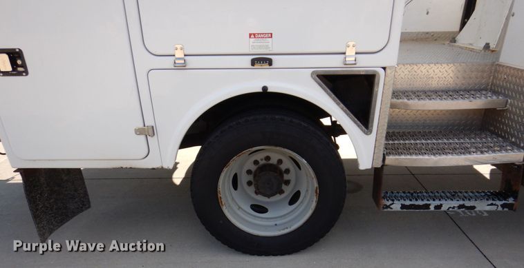 image for item IM9875 2016 Ford F550 Super Duty XL  bucket truck