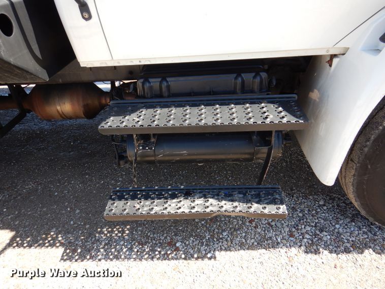 image for item IM9876 2013 International 4300  rollback truck