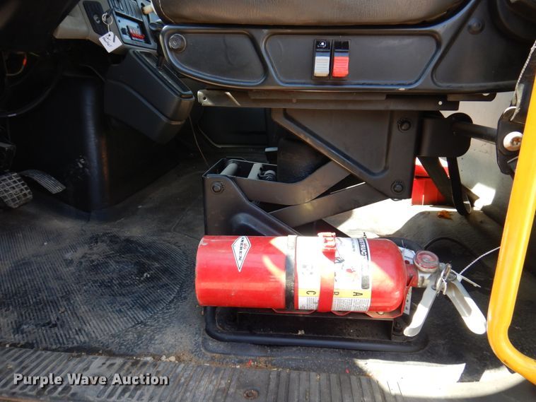 image for item IM9876 2013 International 4300  rollback truck