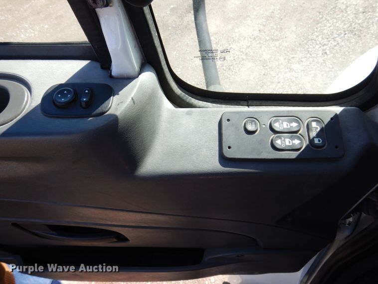 image for item IM9876 2013 International 4300  rollback truck