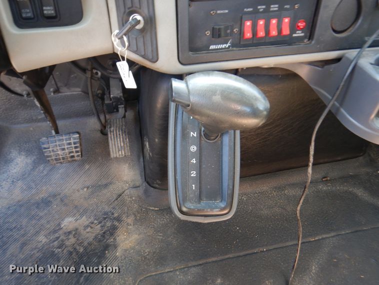 image for item IM9876 2013 International 4300  rollback truck