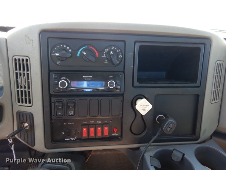 image for item IM9876 2013 International 4300  rollback truck