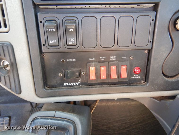 image for item IM9876 2013 International 4300  rollback truck