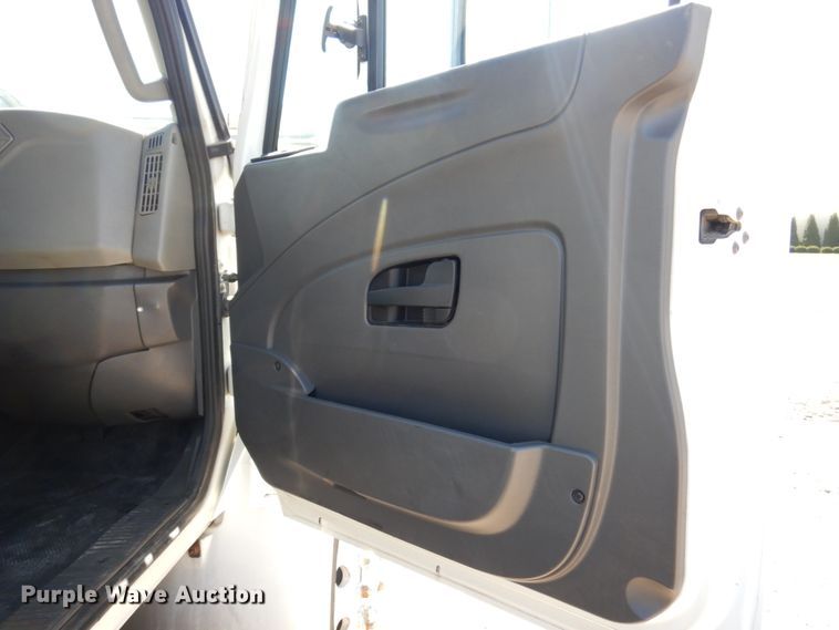 image for item IM9876 2013 International 4300  rollback truck