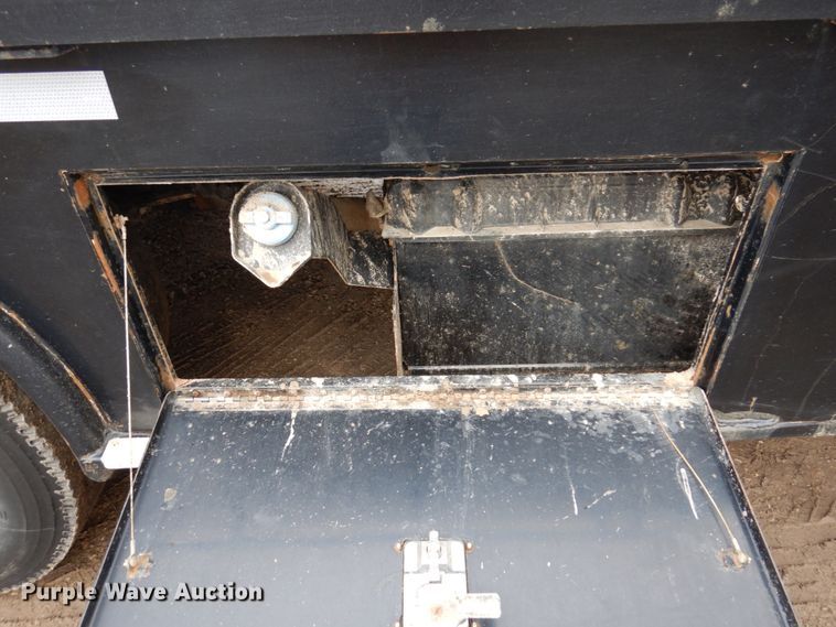 image for item IM9883 2011 Ford F650 Super Duty  flatbed truck